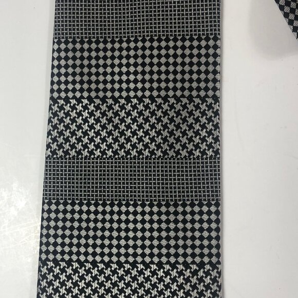 Alexiano - Silk Gray/ Black Multiple Checkered Patterns 100% Silk Tie - Picture 5 of 6